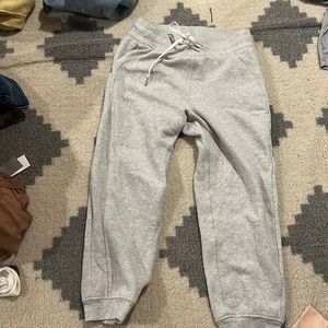 lululemon heather grey cropped scuba joggers